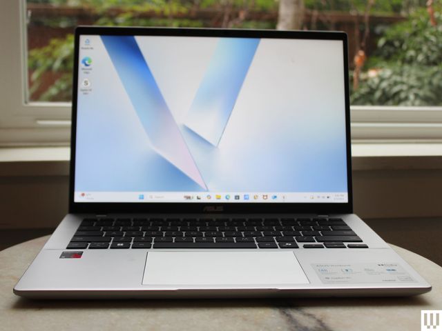 Image may contain: Computer, Electronics, Laptop, and Pc